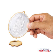 Art.8850 Medalla Virgen De Madera Con Repujado 10x7x4.5cm 1pz