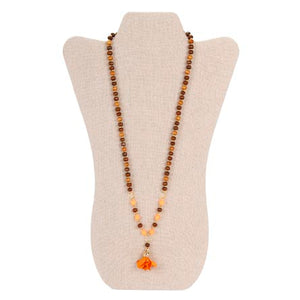 Collar Con Cuentas De Madera Y Rosa De Tela