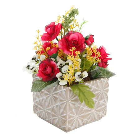 Base De Cemento Con Rosas Mini Y Follaje Amarillo