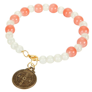 Pulsera Decenario Blanco/Coral Con Medalla De San Benito