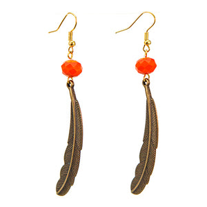 Aretes Con Rojo-Oro Con Dije Pluma