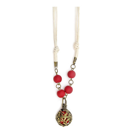 Collar Blanco-Rojo Con Dije Oro Antigüo
