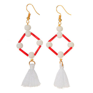 Aretes Triangulo Rojo Con Cuentas Caucho Y Borla Blanco