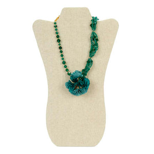 Collar De Cristales Jade Con Dije Rosa De Tela